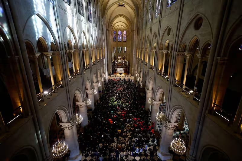 Emmanuel Macron&nbsp;: de la gloire de Notre-Dame à la dérision du quotidien